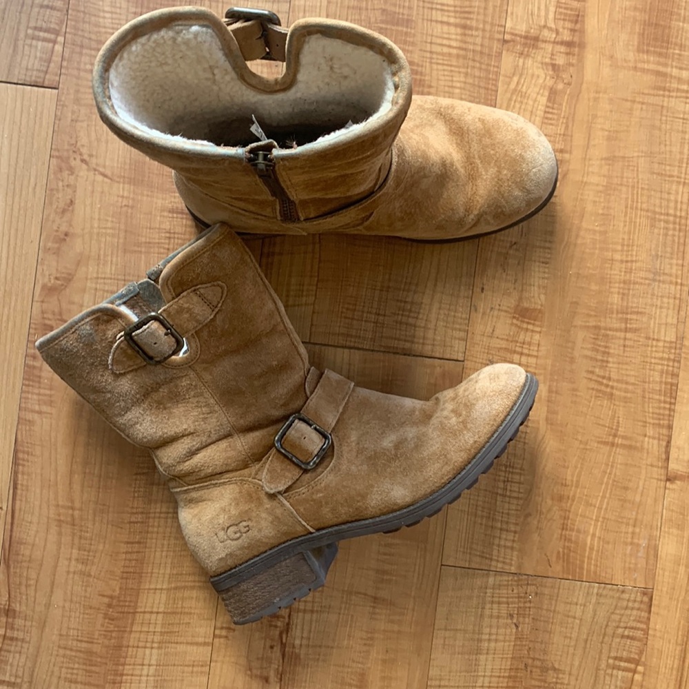 Woman’s Chestnut brown sheepskin lining UGG Boots Size 7
